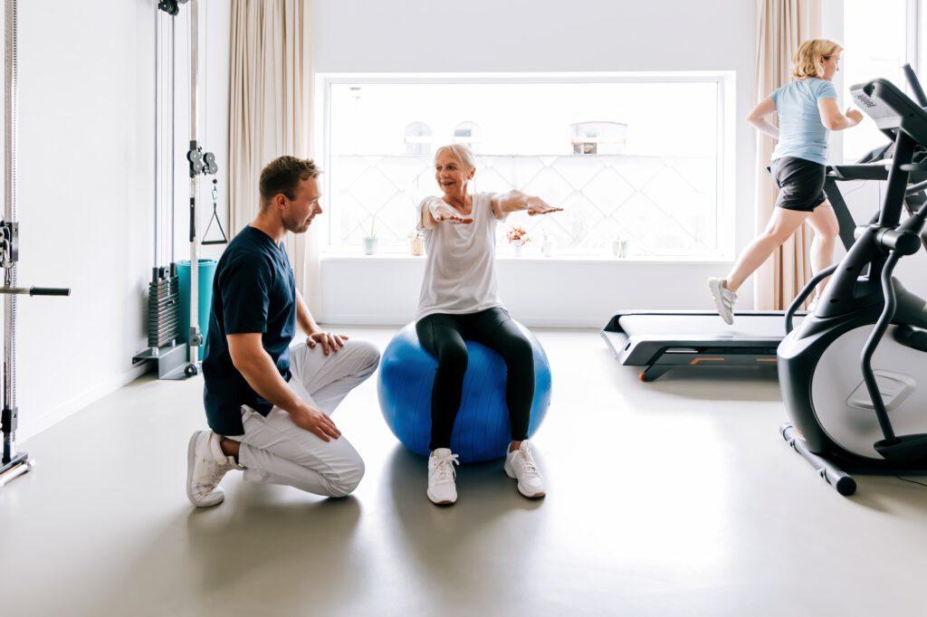 Physiotherapie im hohen Alter: Wie sie das Leben verlängern und die Lebensqualität verbessern kann